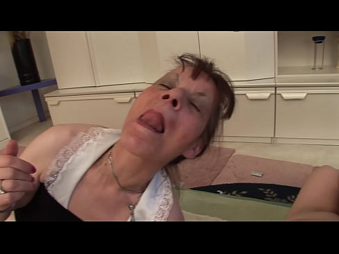 ❤️ Tá triúr ag beirt sheanmháthair agus seanathair amháin ❤ Porn anal linn ❌❤