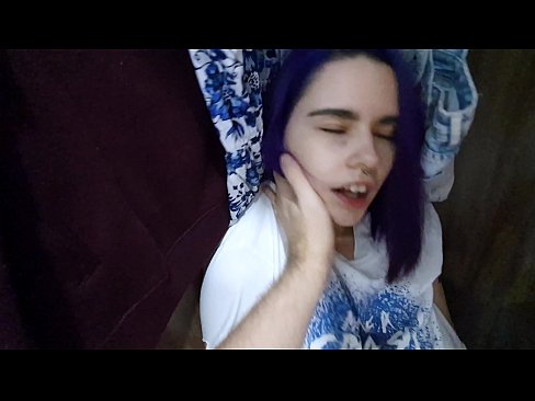 ❤️ Aimsíodh mo SIS sa closet agus chabhraigh sí cum ❤ Porn anal linn ❌❤